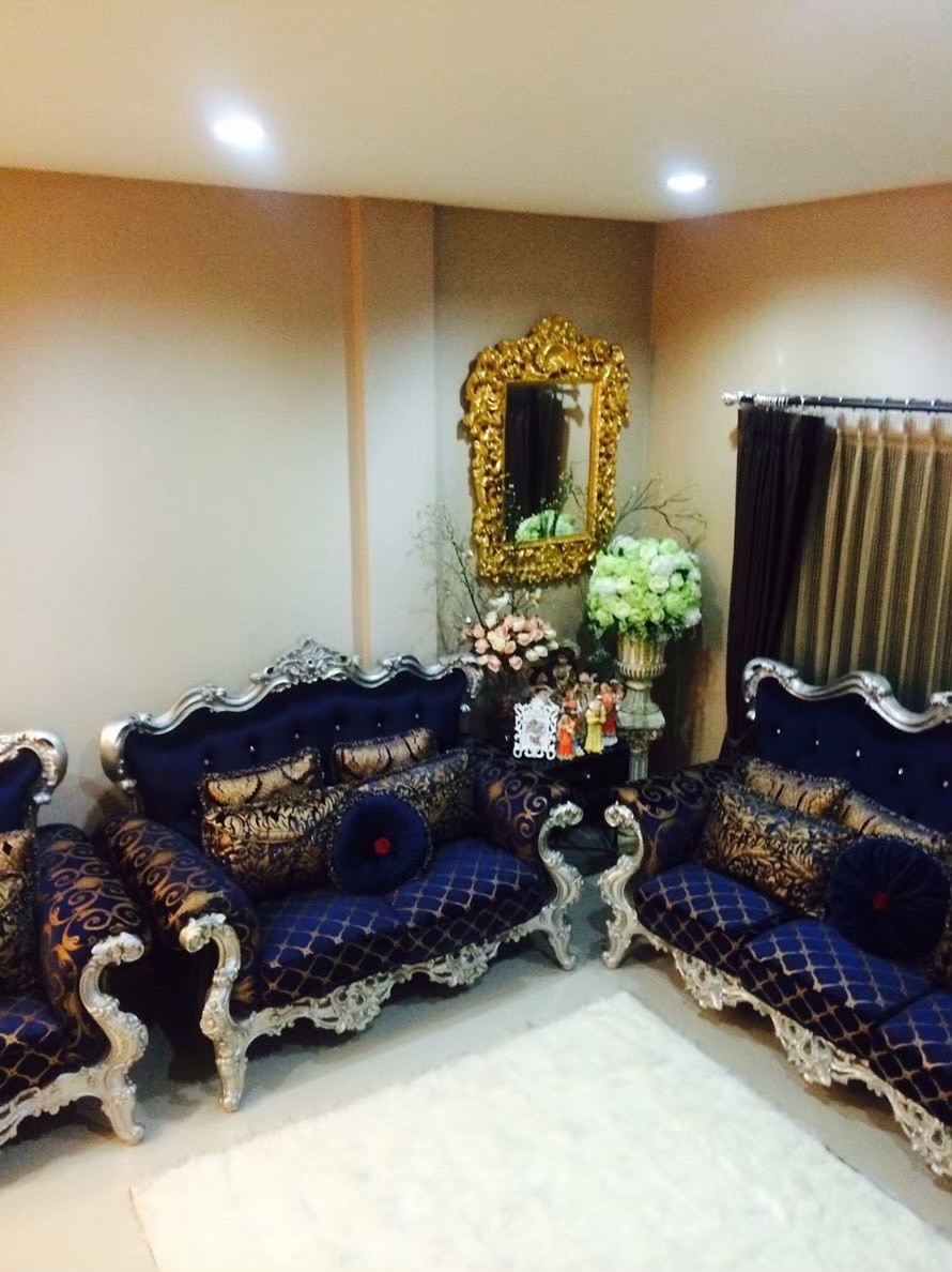 ขายบ้าน3ชั้น พร้อมเฟอร์นิเจอร์ชุดใหญ่ หมู่บ้านลิฟวิ่งเรสวิเด้นท์ ถนนรังสิต-ปทุมธานี  ตำบลบางพูน อำเภอเมืองปทุมธานี จังหวัดปทุมธานี  